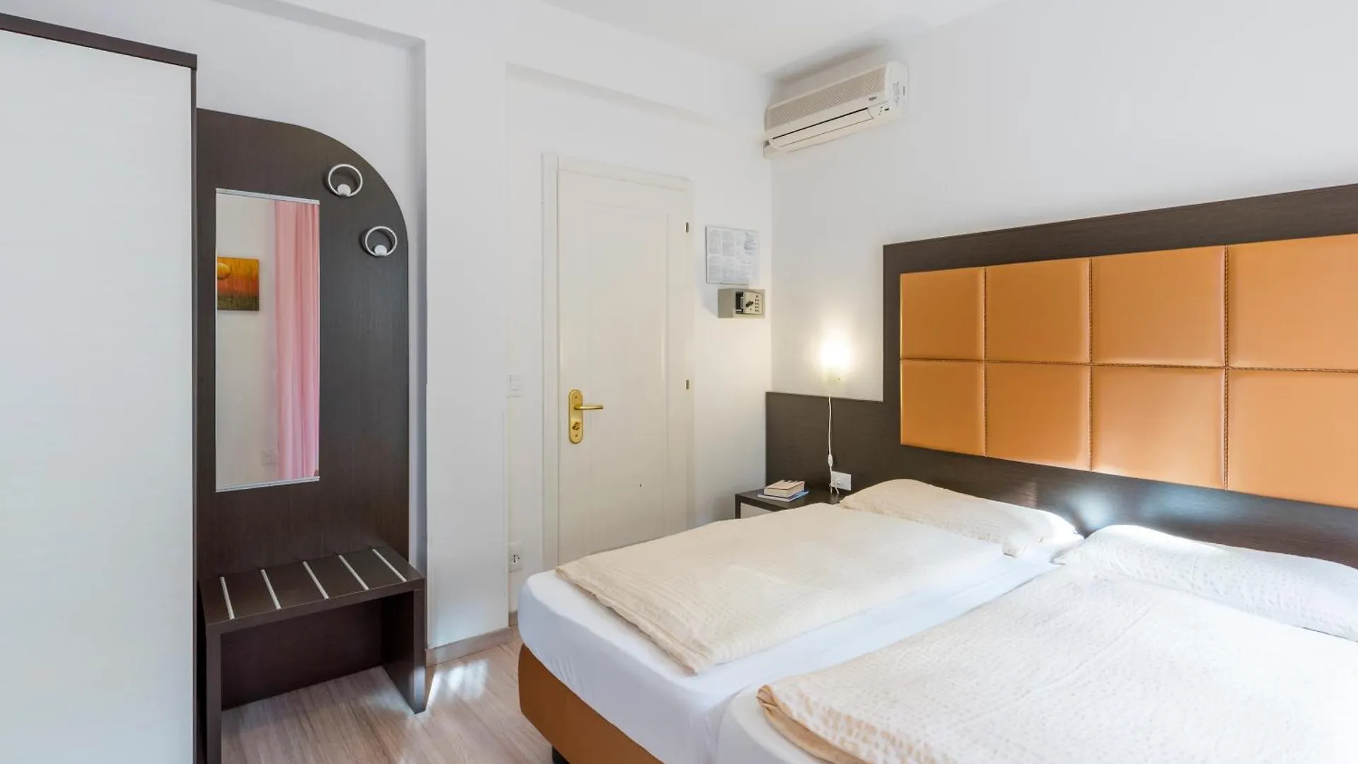 Hotel Villa Carmen Malcesine 3*,  Italy