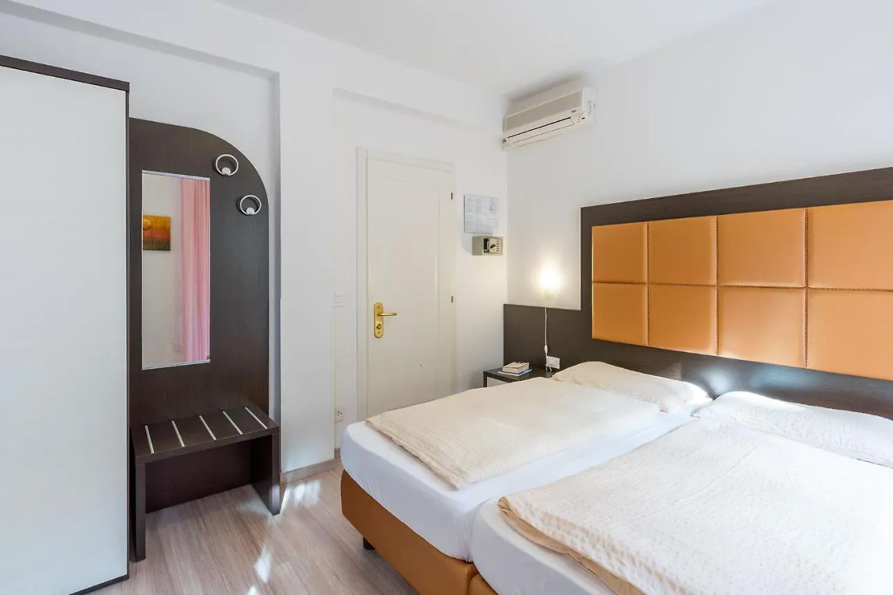 Hotel Villa Carmen Malcesine 3*,  Italy